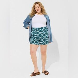 Torrid Women’s Challis Shorts-Size 5